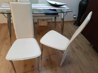 Mesa de cristal y 4 sillas beige, piel