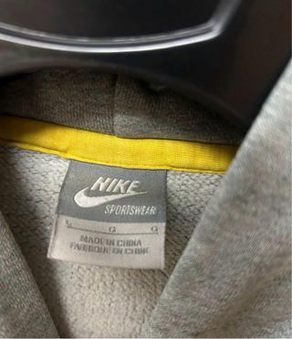 Felpa Nike Sportswear con cappuccio e dettagli gia