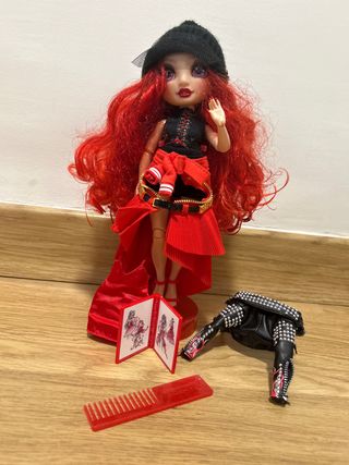 Muñeca Rainbow High Rojo