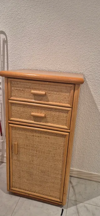 Mesa comedor + sillas + muebles salón