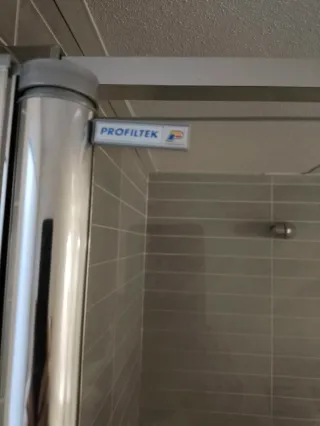Mampara de ducha vidrio y aluminio