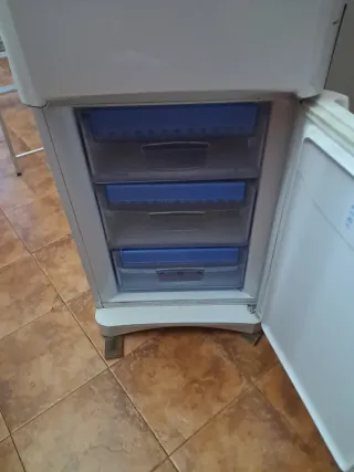 Nevera Indesit blanca