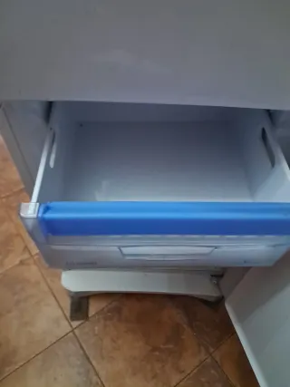 Nevera Indesit blanca