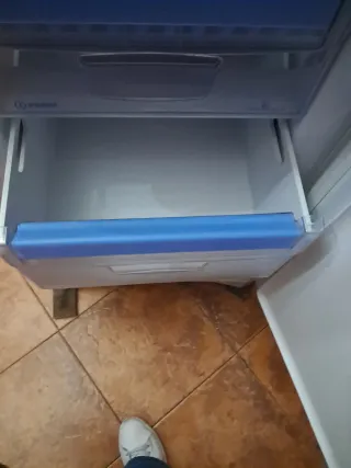 Nevera Indesit blanca