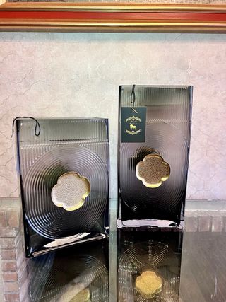 Jarrón de cristal con detalle central de COBRE