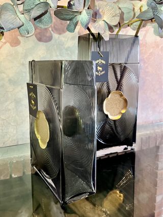 Jarrón de cristal con detalle central de COBRE