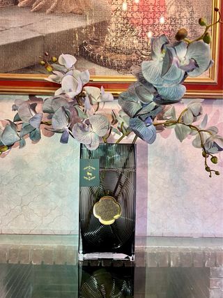 Jarrón de cristal con detalle central de COBRE