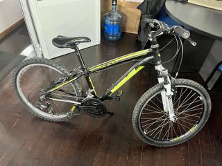 Bicicleta Montagna Nera e Verde