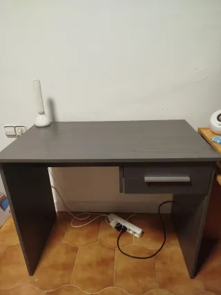 Escritorio gris