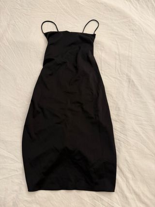 Vestido negro talla única con escote y pedrería
