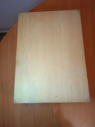 Caja de madera decorada con flores