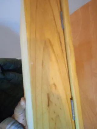 Caja de madera decorada con flores