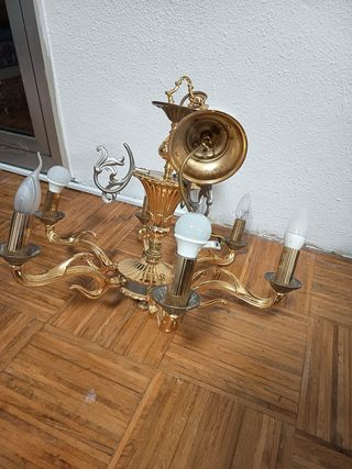 Lámpara de techo dorada