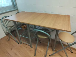 Barra cocina con 4 taburetes madera y metal