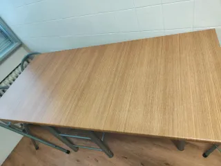 Barra cocina con 4 taburetes madera y metal