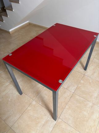 Mesa moderna cristal rojo y metal