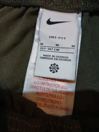 Chándal Nike  dry fit Verde y Negro Talla 10-11 Añ