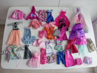 Armario Barbie con Ropa y Accesorios