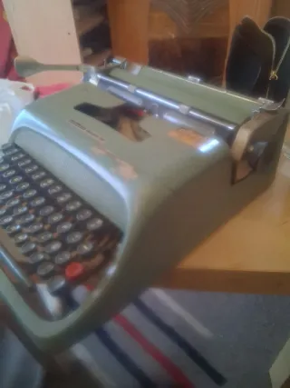 2 Máquinas de Escribir Olivetti