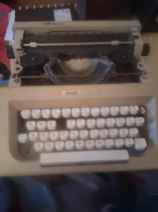 2 Máquinas de Escribir Olivetti