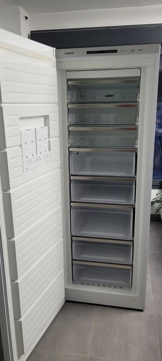 Congelador Vertical Siemens GS58NAW30F