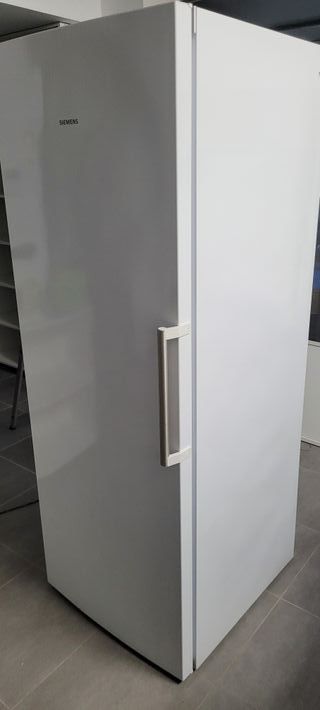 Congelador Vertical Siemens GS58NAW30F