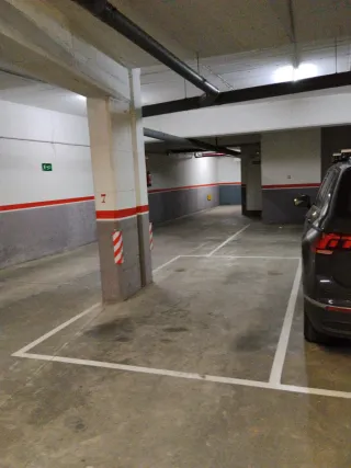 Alquilo plaza parking en centro Sant Feliu de Llob