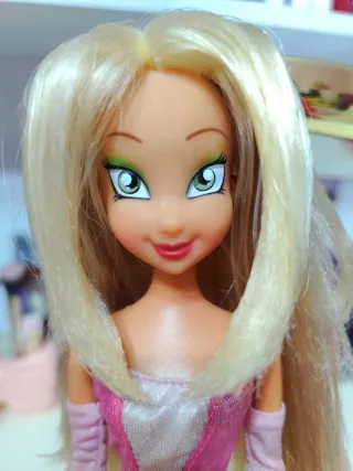 Bambola Flora Winx Club Originale Rainbow