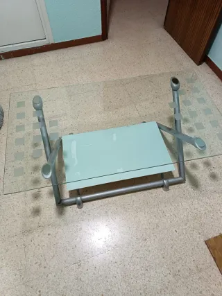 Mesa auxiliar elevable cristal y metal