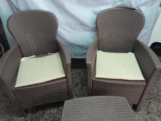 Mesa y 2 Sillones Ratán Seminuevos