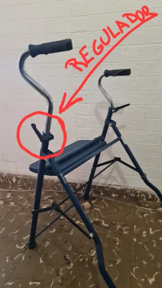 Andador con asiento plegable azul