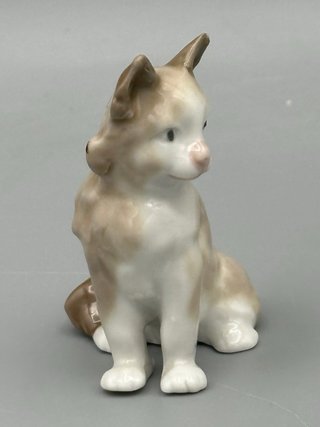 REF: 01005308 “GATITO SENTADO MINÚSCULO” LLADRÓ