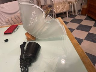 Lampada a sospensione in vetro e legno