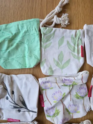 Lote 25 bolsitas tela con flores. Bona Maison