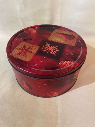 Caja de latón decorada. Precio por unidad.