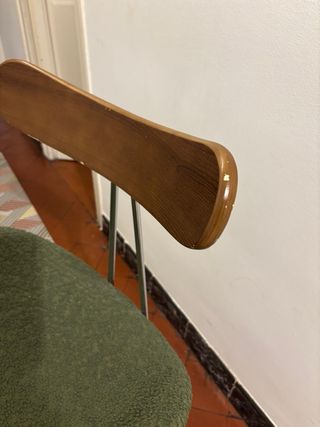 Silla Sklum verde y madera