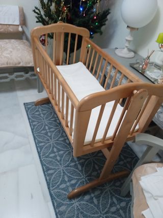 Cuna de madera para bebé