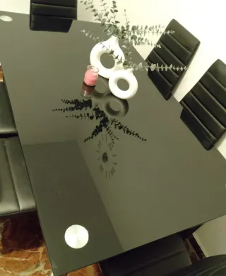 Mesa de comedor cristal y metal negra