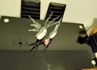 Mesa de comedor cristal y metal negra