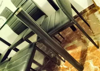 Mesa de comedor cristal y metal negra