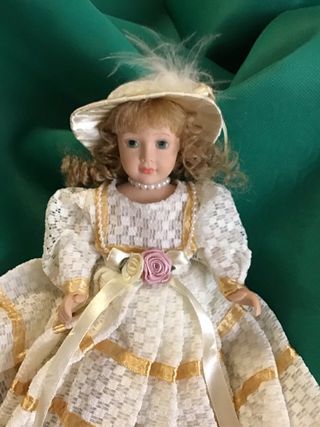 Bambola porcellana da collezione