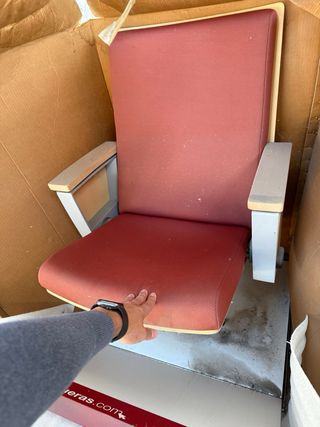 Butacas de tela y madera con asiento plegable
