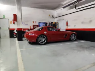 Mercedes SLS 1:18 Rojo