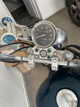 Honda Cruiser Negra y Plateada. Necesita una puest