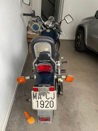Honda Cruiser Negra y Plateada. Necesita una puest