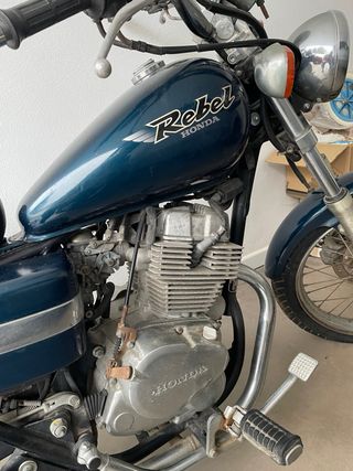 Honda Cruiser Negra y Plateada. Necesita una puest