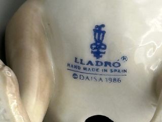 REF: 01005433 “CANGURO HEMBRA” LLADRÓ