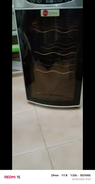 Vinoteca pequeña / Nevera para vinos