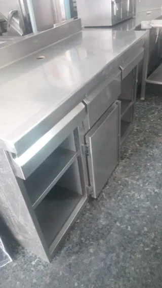 Mesa de acero inoxidable para cafetera