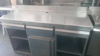 Mesa de acero inoxidable para cafetera